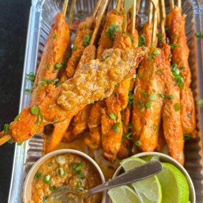 Brochettes de Poulet Marinées au Lait de Coco — 12 pièces 🌿☀️
